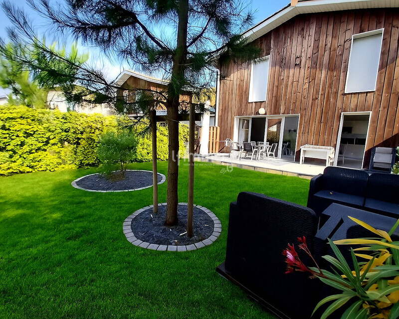 Maison 4 pièces 97 m2 jardin box et place de parking - Jardin