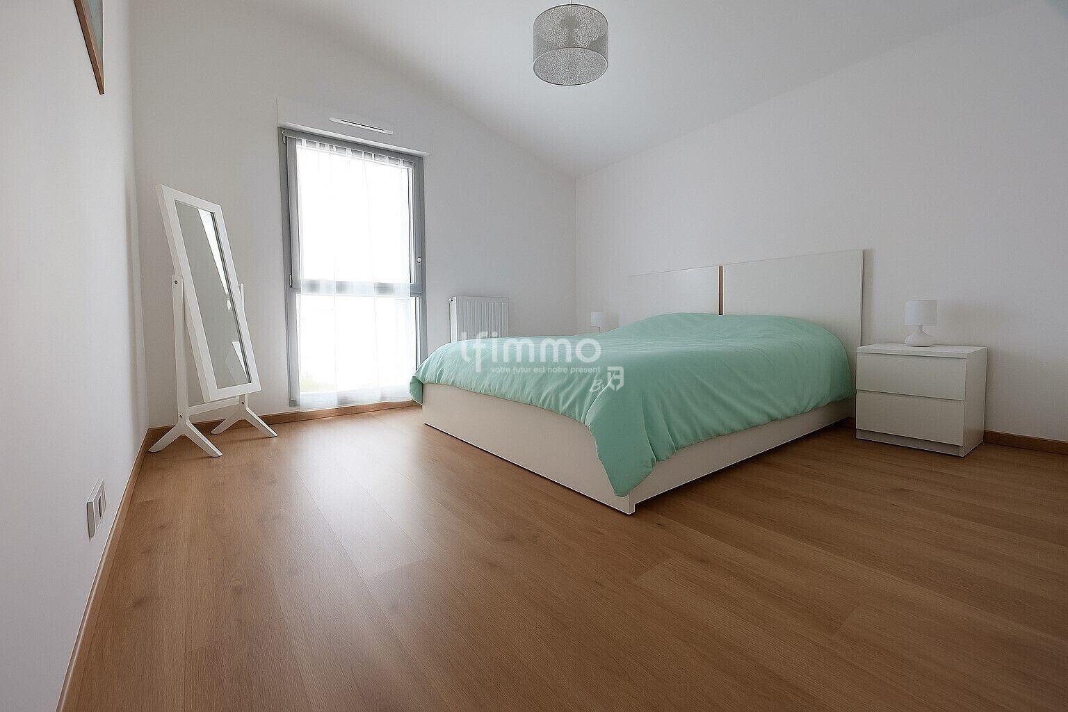 Maison 4 pièces 97 m2 jardin box et place de parking - Chbre 1