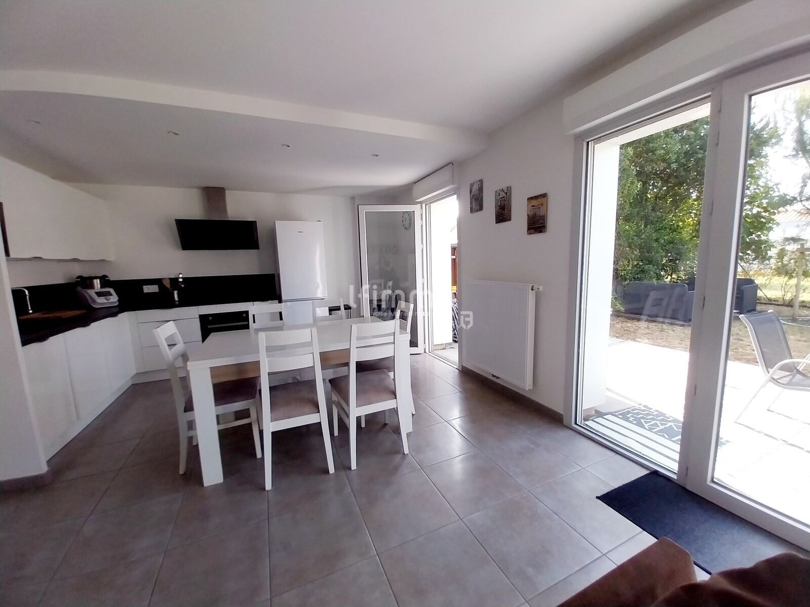 Maison 4 pièces 97 m2 jardin box et place de parking - Cuisine