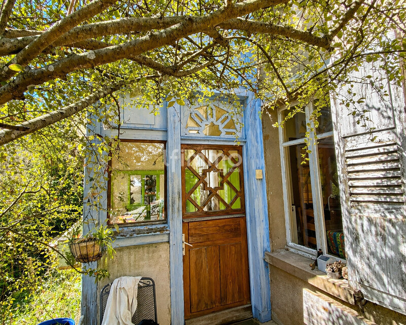 Maison sur terrain de 27 ares avec source - Entrée