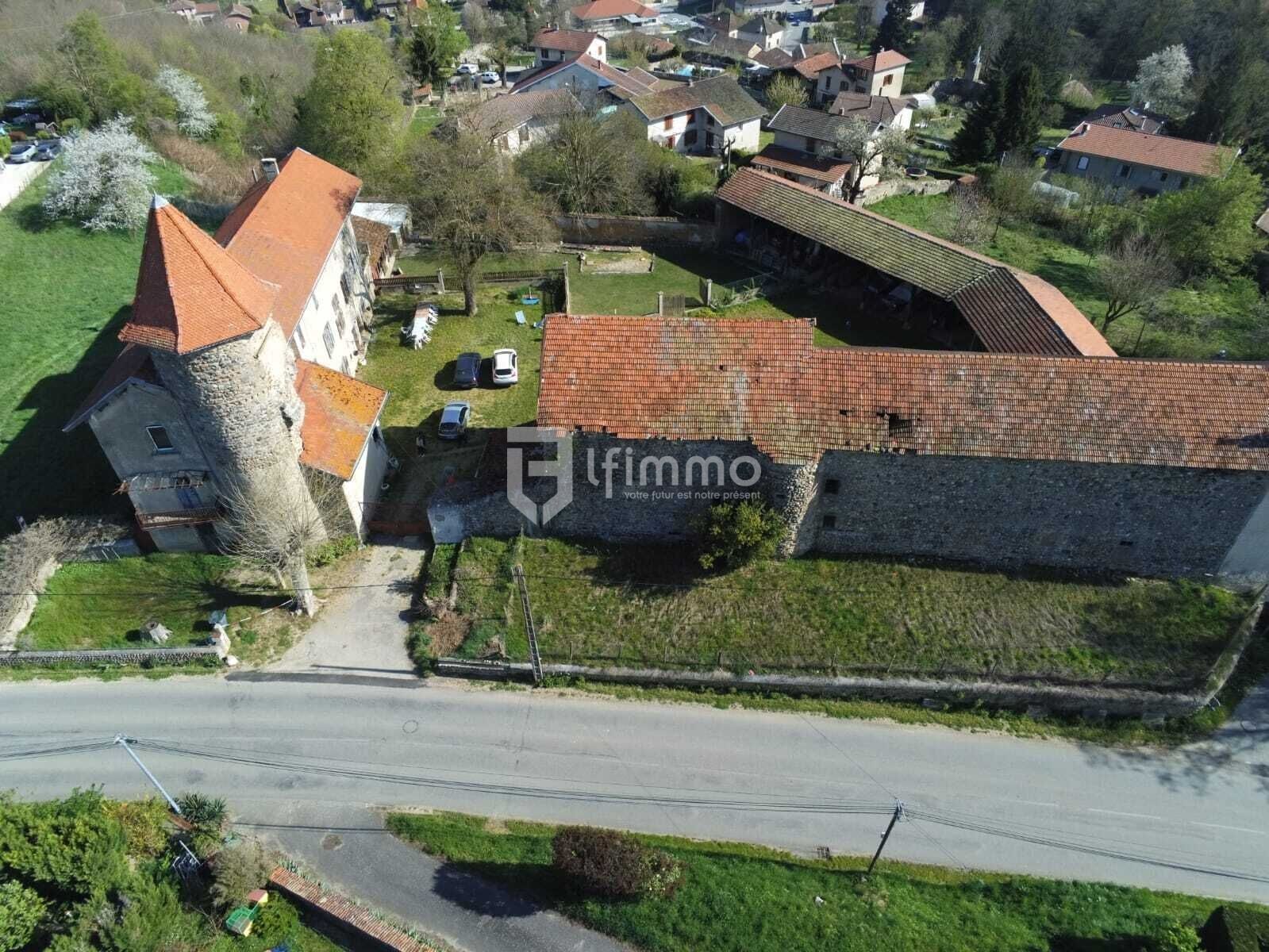 château médiéval 297m² dépendances préau caves - Img-20250410-wa0018