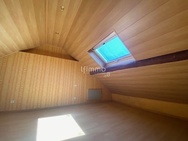 Appartement F4 en duplex avec balcon. - Photo wiesviller chambre 2