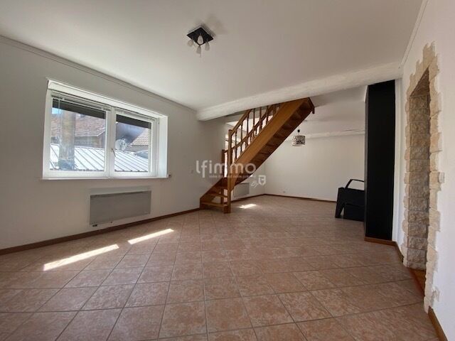 Appartement F4 en duplex avec balcon. - Photo wiesviller salon