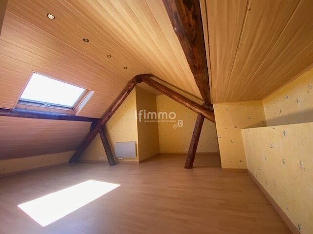 Appartement F4 en duplex avec balcon. - Photo wiesviller chambre