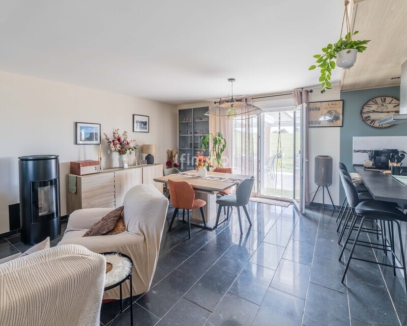 Charmante maison individuelle plain-pied  - Séjour lumineux vers terrasse