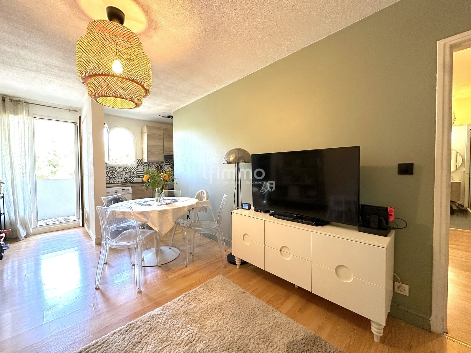 Appartement 3 pièces avec  terrasse , parking - Piece de vie