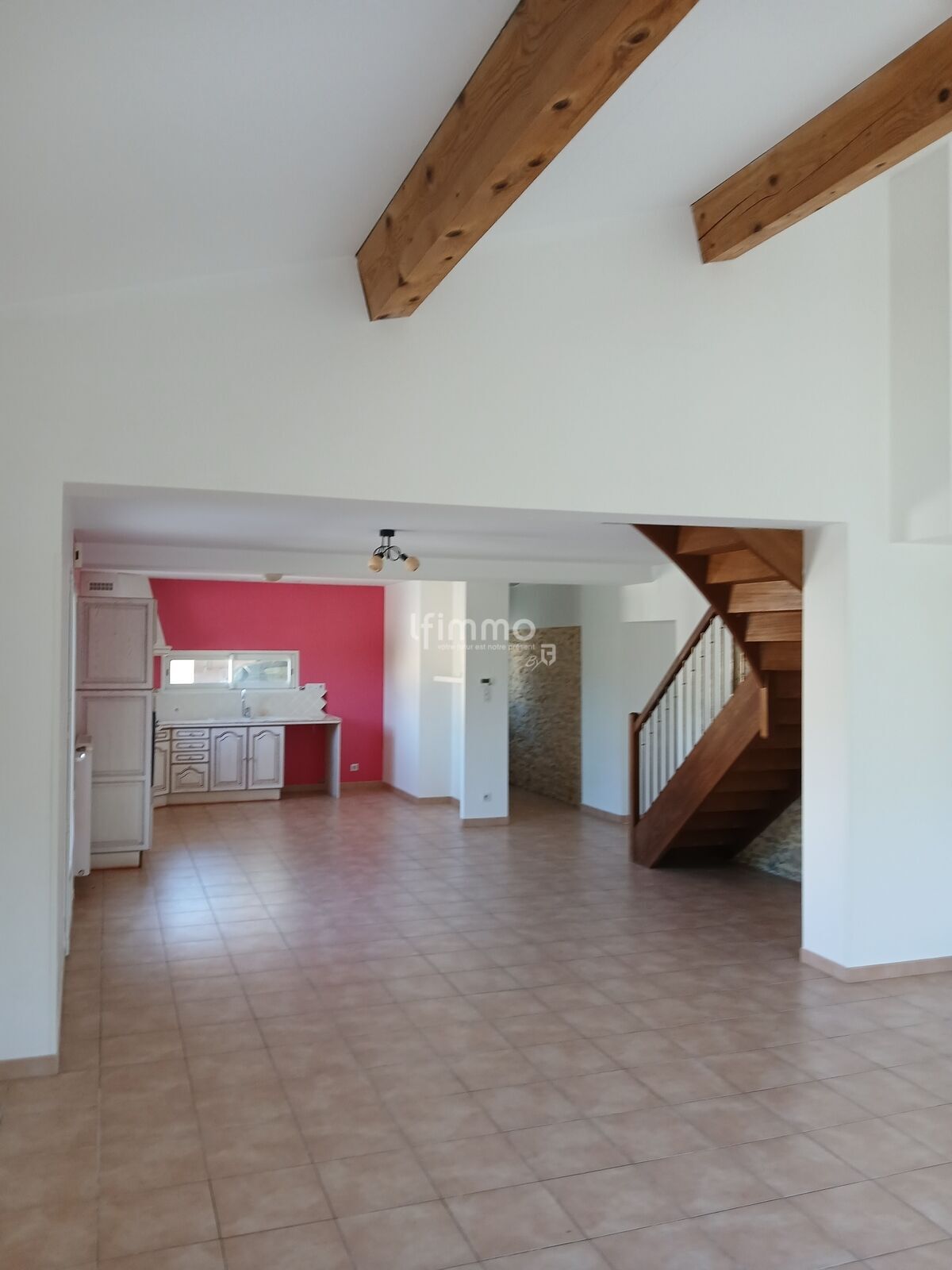 Villa T3 de 121M2 avec jardin de 220M2 situé à Alzonne - Cuisine avec entrée