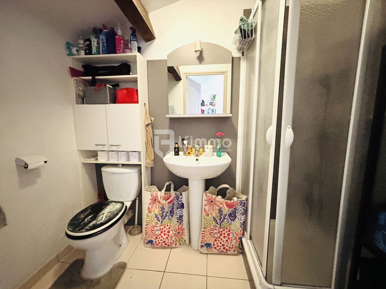 2 pièces plein de charme sous les toits au calme à Pégomas - Img 3239