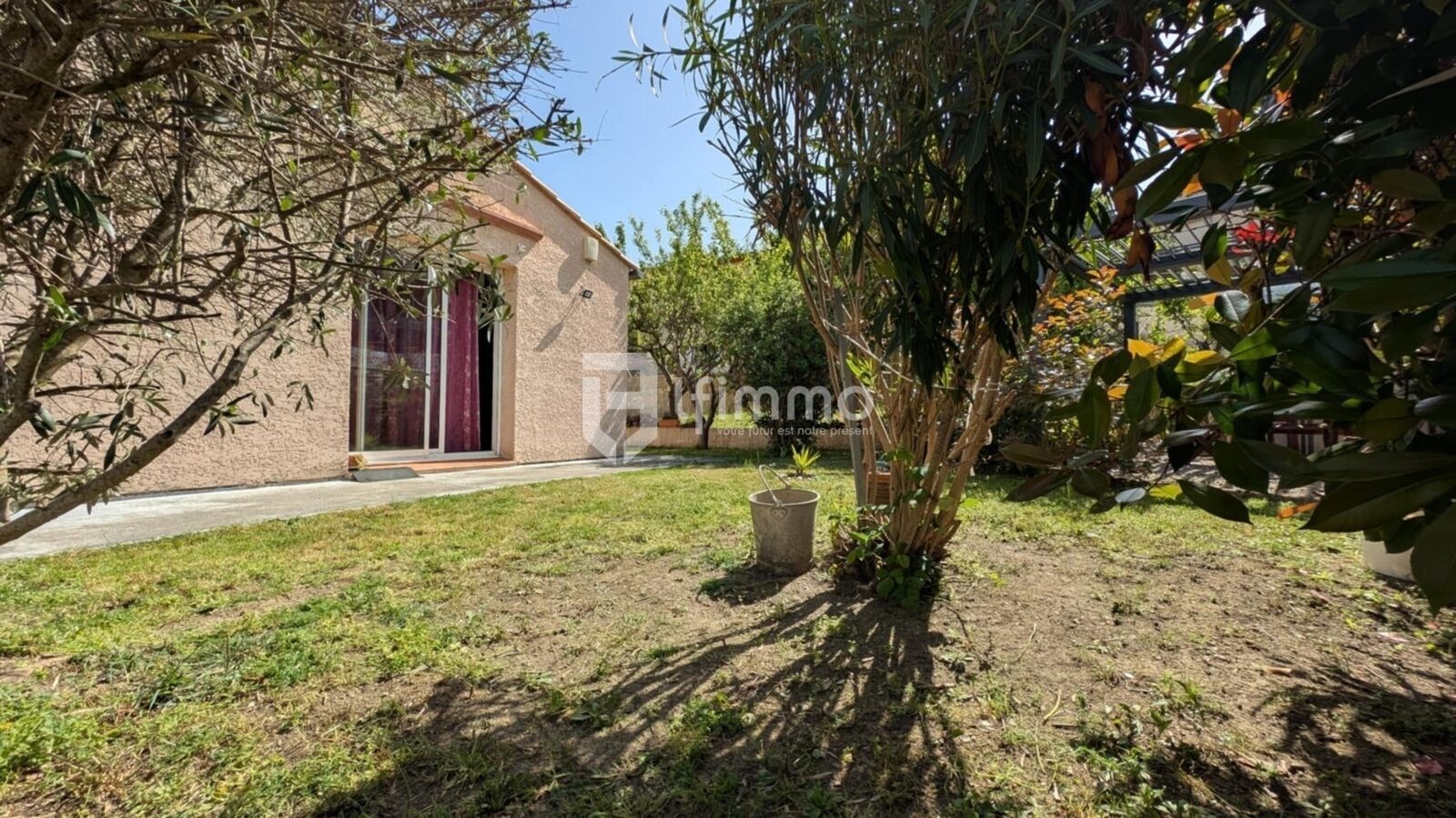 Maison de plain-pied avec vue panoramique avec garage  - Unknown-118