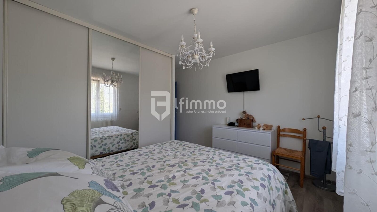 Maison de plain-pied avec vue panoramique avec garage  - Unknown-126