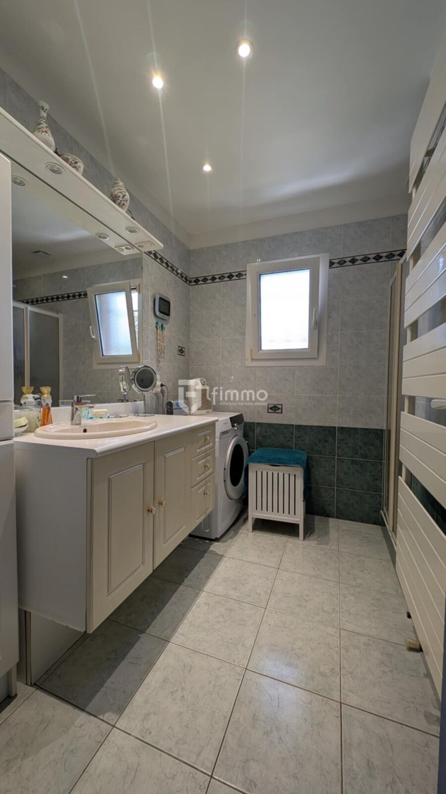 Maison de plain-pied avec vue panoramique avec garage  - Unknown-125