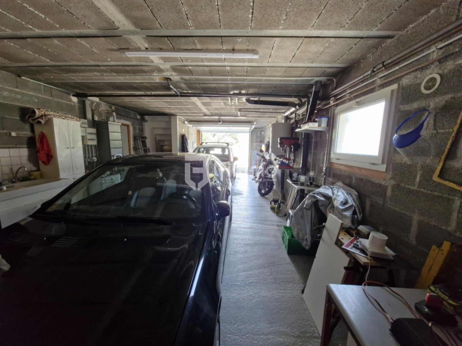 Maison de plain-pied avec vue panoramique avec garage  - Unknown-129