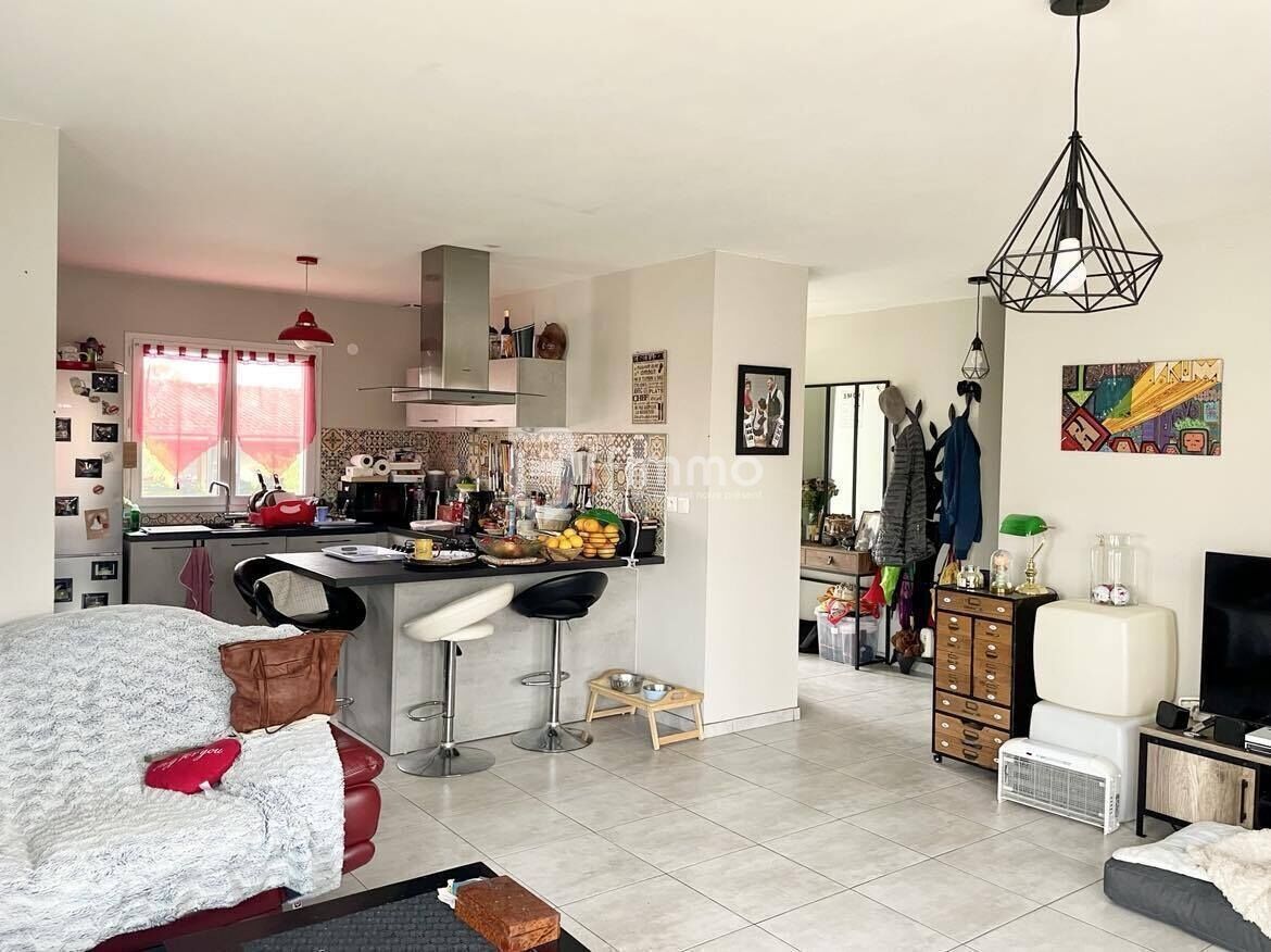 Maison individuelle récente de plain-pied - Salon cuisine