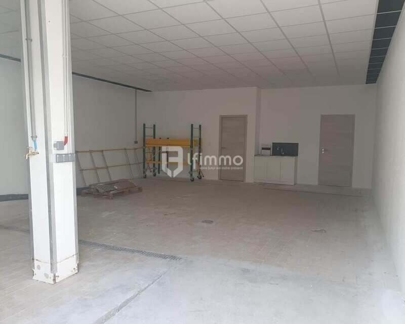 Local commercial 82 m² - Photo 1