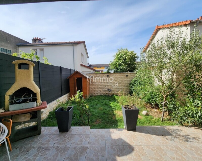 Maison familiale proche du Rer E - 61e34bf5-0cee-4de9-acb7-7ca48f3f3f67