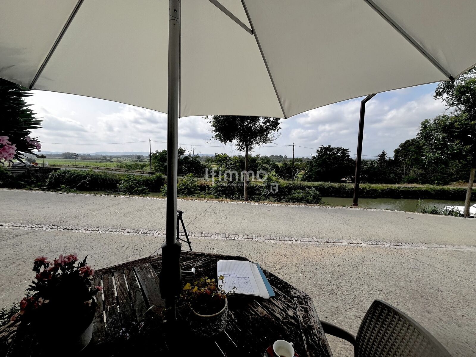 Vivez la douceur du Sud, face au Canal du Midi - Terrasse 1 jpeg