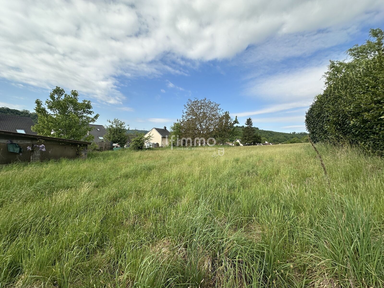 Magnifique terrain de plus de 10 ares avec vue sur la forêt - Img 4507