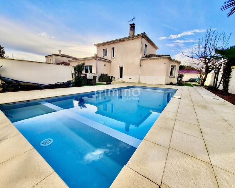 Maison familiale avec piscine, parcelle constructible et dépendance  - 20251226 103126