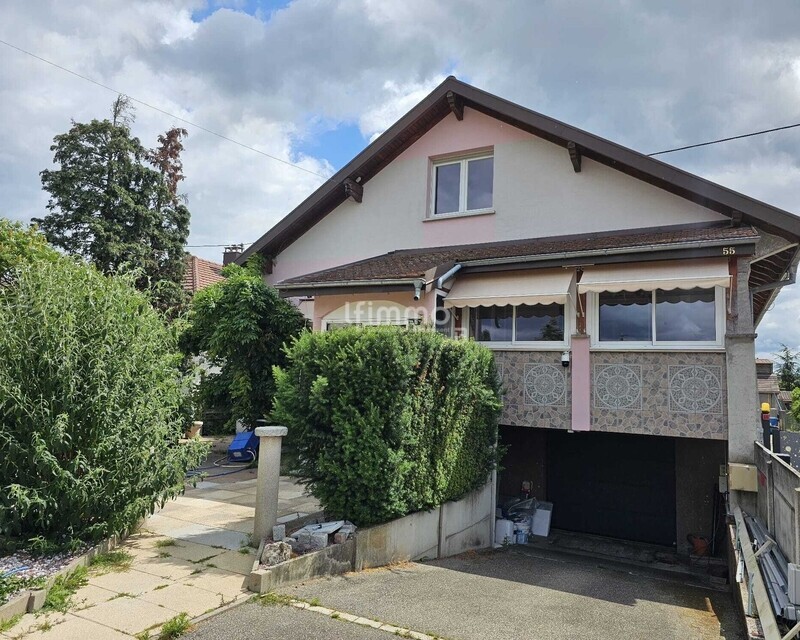Maison de plain-pied surélevée avec piscine - Extérieur avant