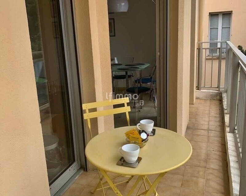 Cannes Banane 06400 2 pièces meublé avec balcon vue sur le Suquet - A img 4985