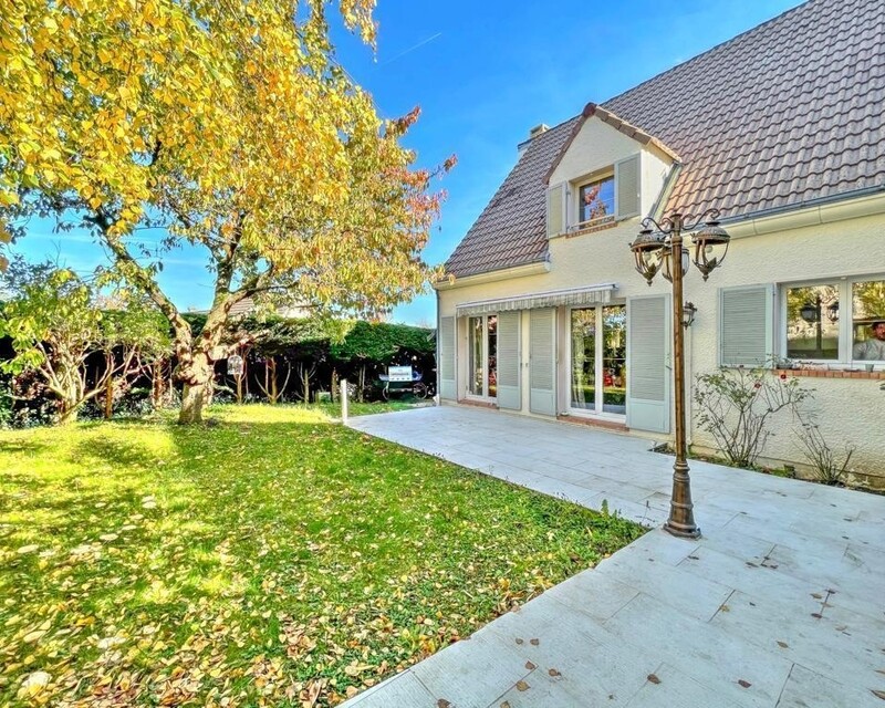 Maison de 6 pièces - 4 chambres - jardin  - 943f8306-1bfe-49de-8f48-6b583df68ef7