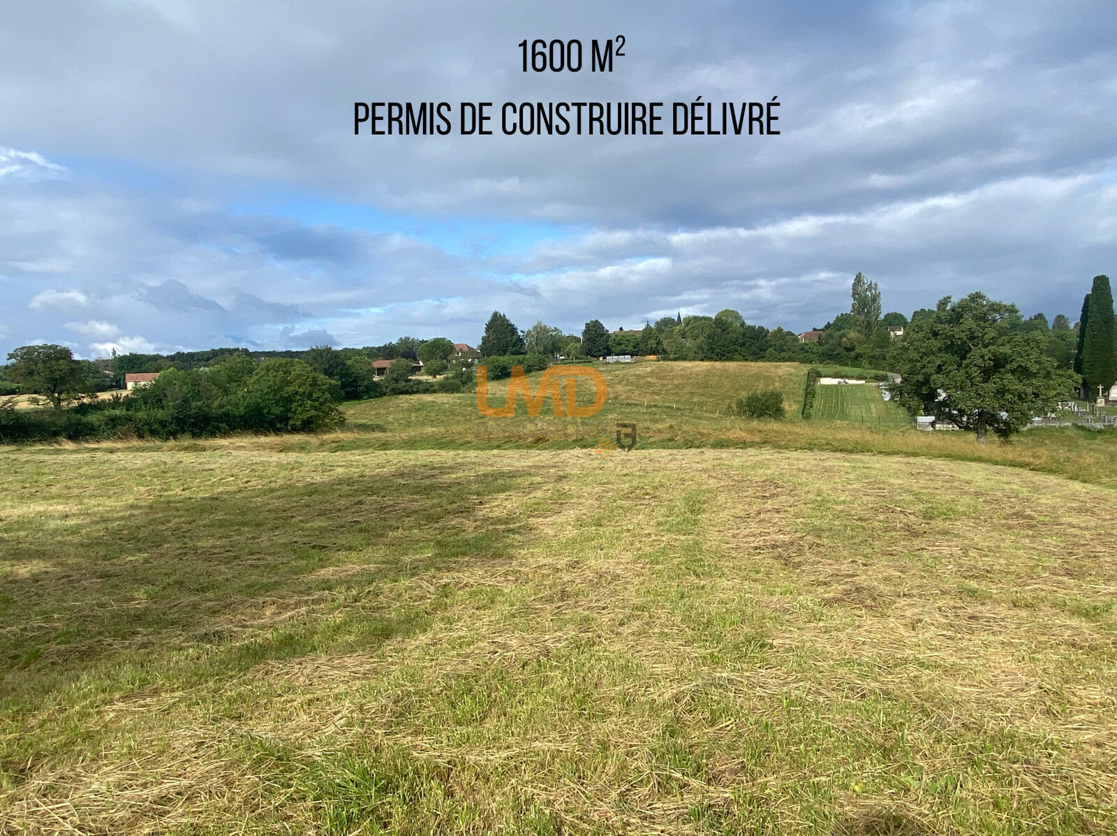Foissac - Terrain constructible 1630m² - Ensemble immobilier  2 maisons + grange + garages