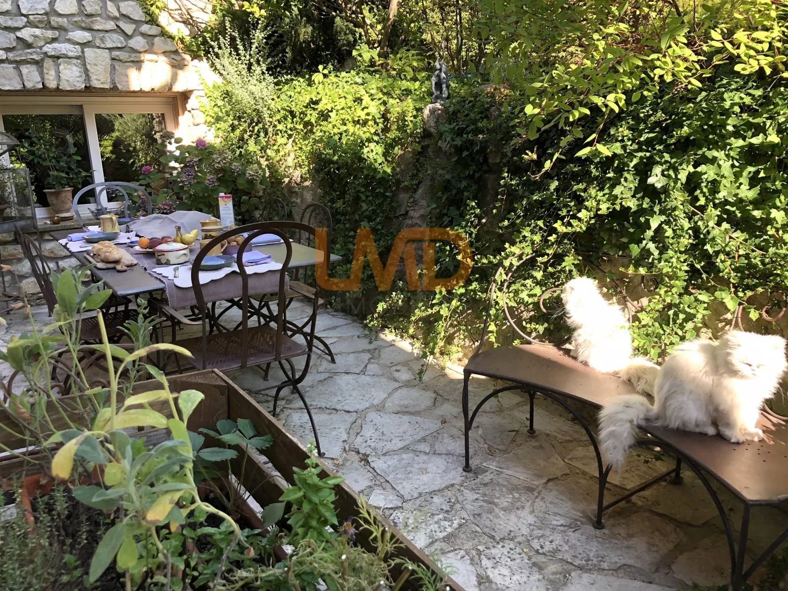 Ensemble immobilier à fort potentiel et à 2 pas de la ville ! - c59b0abd-4380-446b-9b41-b7a3129c8149