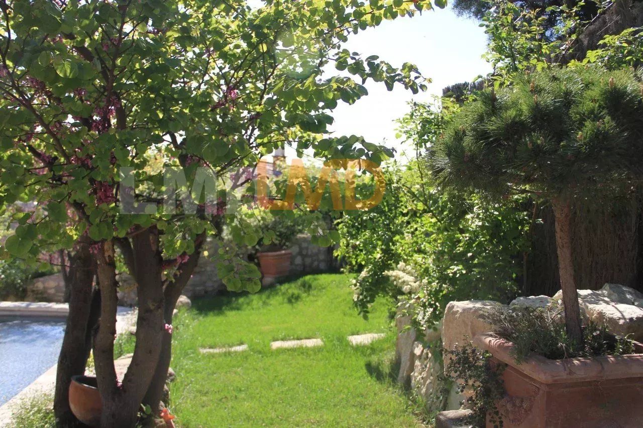 Ensemble immobilier à fort potentiel et à 2 pas de la ville ! - 87fa50e5-91ee-4539-b436-2ff1a57d6f78