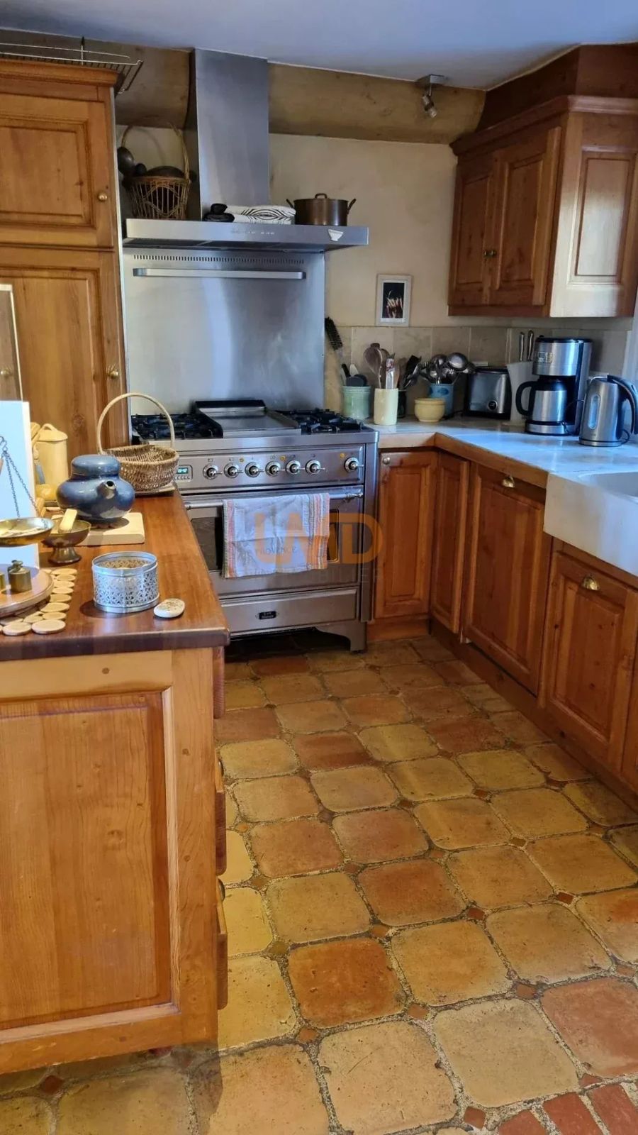 Ensemble immobilier à fort potentiel et à 2 pas de la ville ! - 755b7cb0-467e-48f6-8591-f5967281f15d