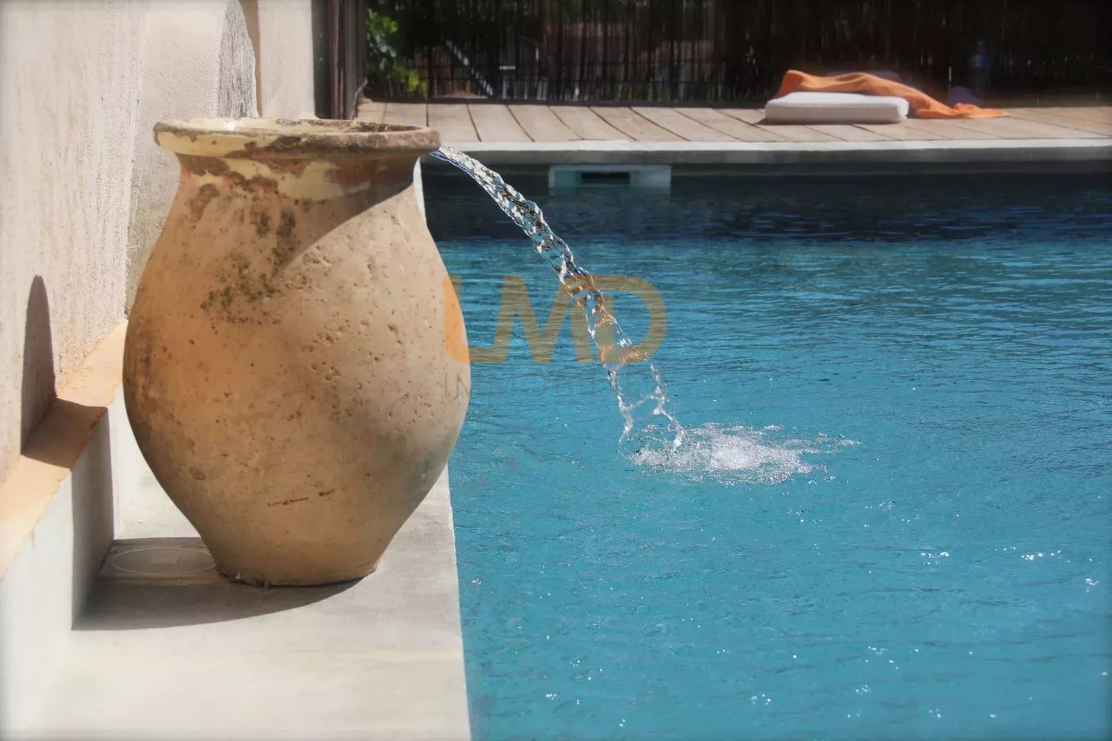 Ensemble immobilier à fort potentiel et à 2 pas de la ville ! - 15a1bb6c-8df6-49f3-a00e-73b65fbbac68