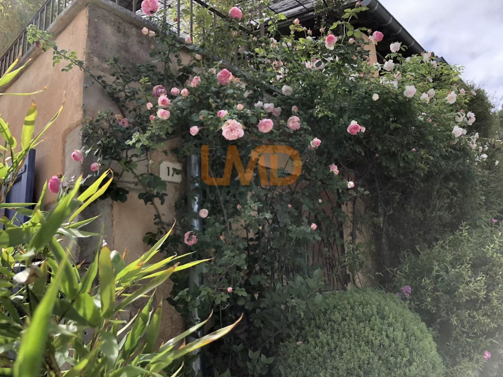 Ensemble immobilier à fort potentiel et à 2 pas de la ville ! - 9f9eeb0e-440d-4b4e-ba82-d980f347ed31