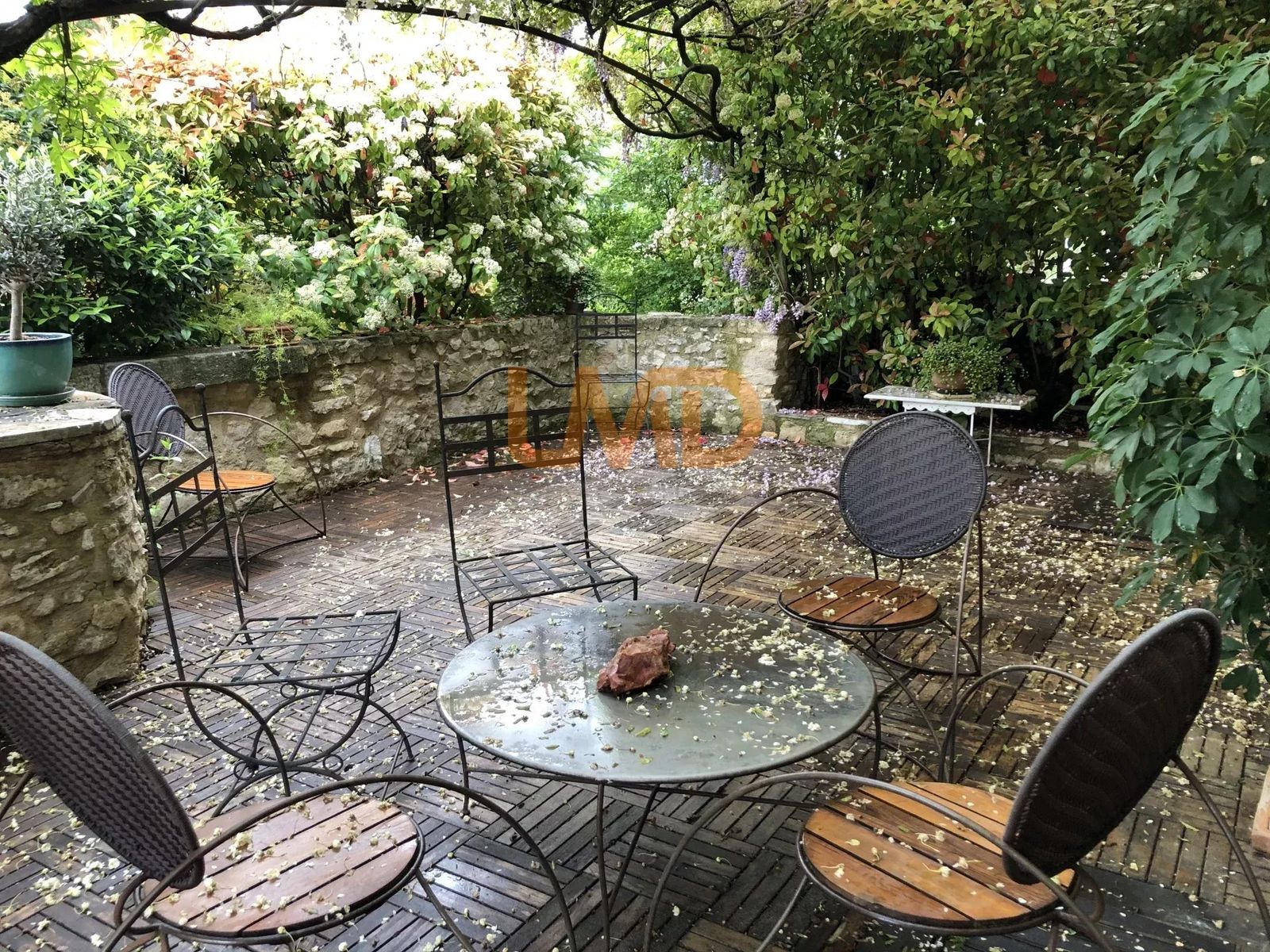 Ensemble immobilier à fort potentiel et à 2 pas de la ville ! - 03ea09ae-f5b0-46ea-a4c2-5d82c6549316