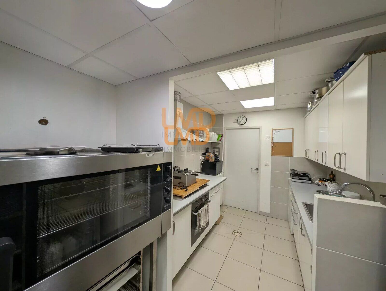 Local commercial bar a bière, Mur et Fond de commerce  - 35de66cd-cb1c-45b3-80e1-87762e9df370