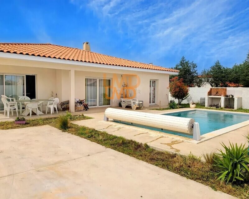 Maison de plain-pied sans murs mitoyens de 120 m2 avec piscine - e8541079-0139-4952-8a93-9659d6af15f3