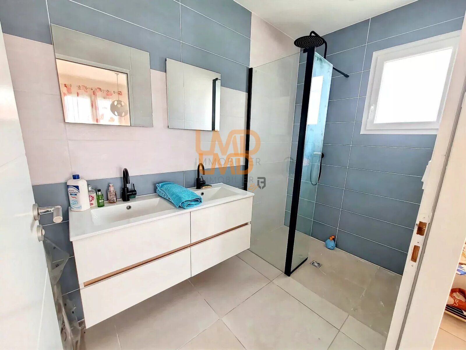 Maison de plain-pied sans murs mitoyens de 120 m2 avec piscine - 59fe7e51-2703-4356-8280-87b4a6c6ce62