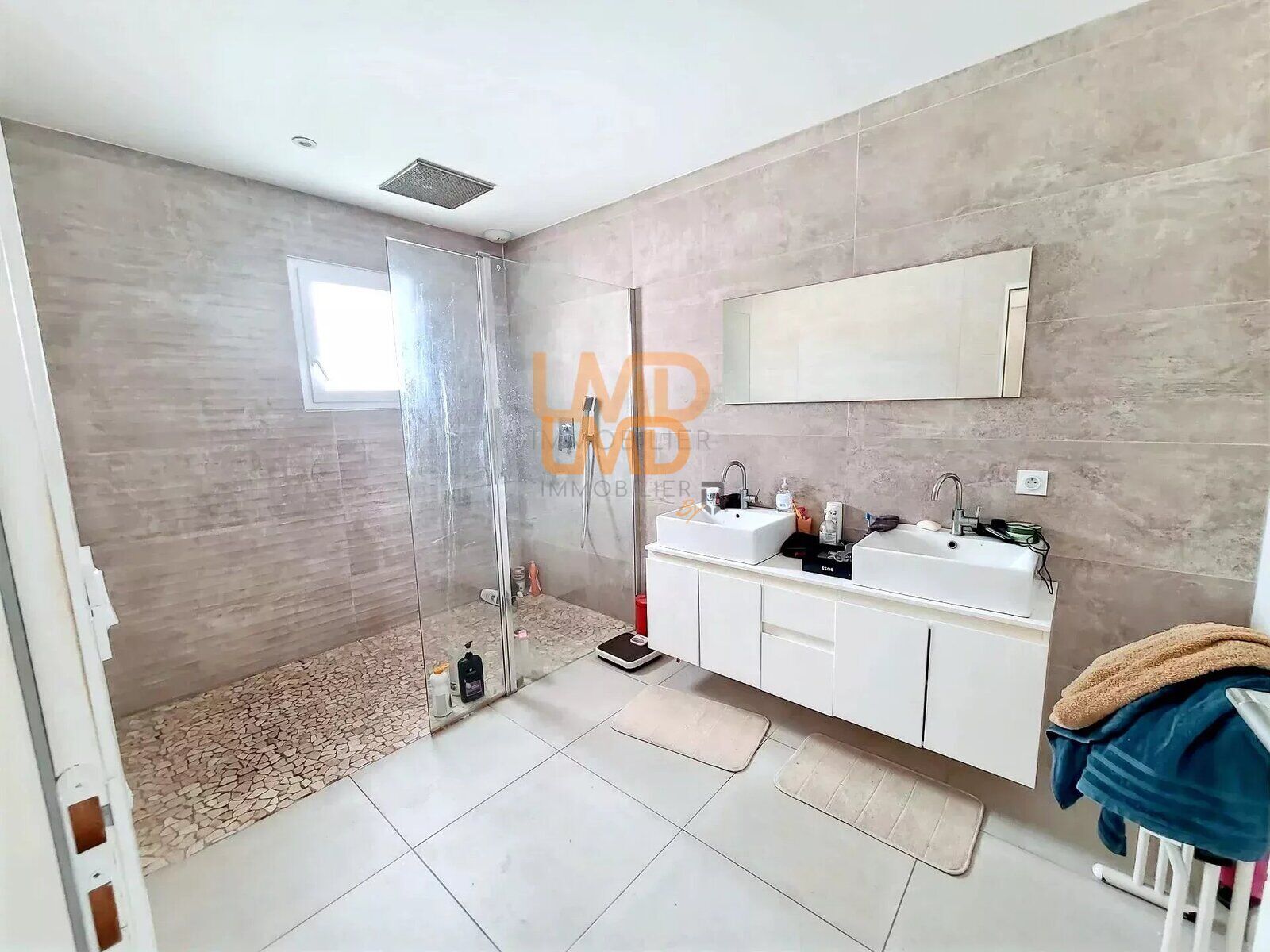 Maison de plain-pied sans murs mitoyens de 120 m2 avec piscine - 1f6e6282-6fe2-49c9-bd1b-2664014d20a3