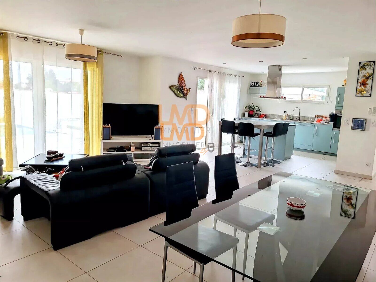 Maison de plain-pied sans murs mitoyens de 120 m2 avec piscine - 0784707d-53fe-4a04-a134-44850e40ebac