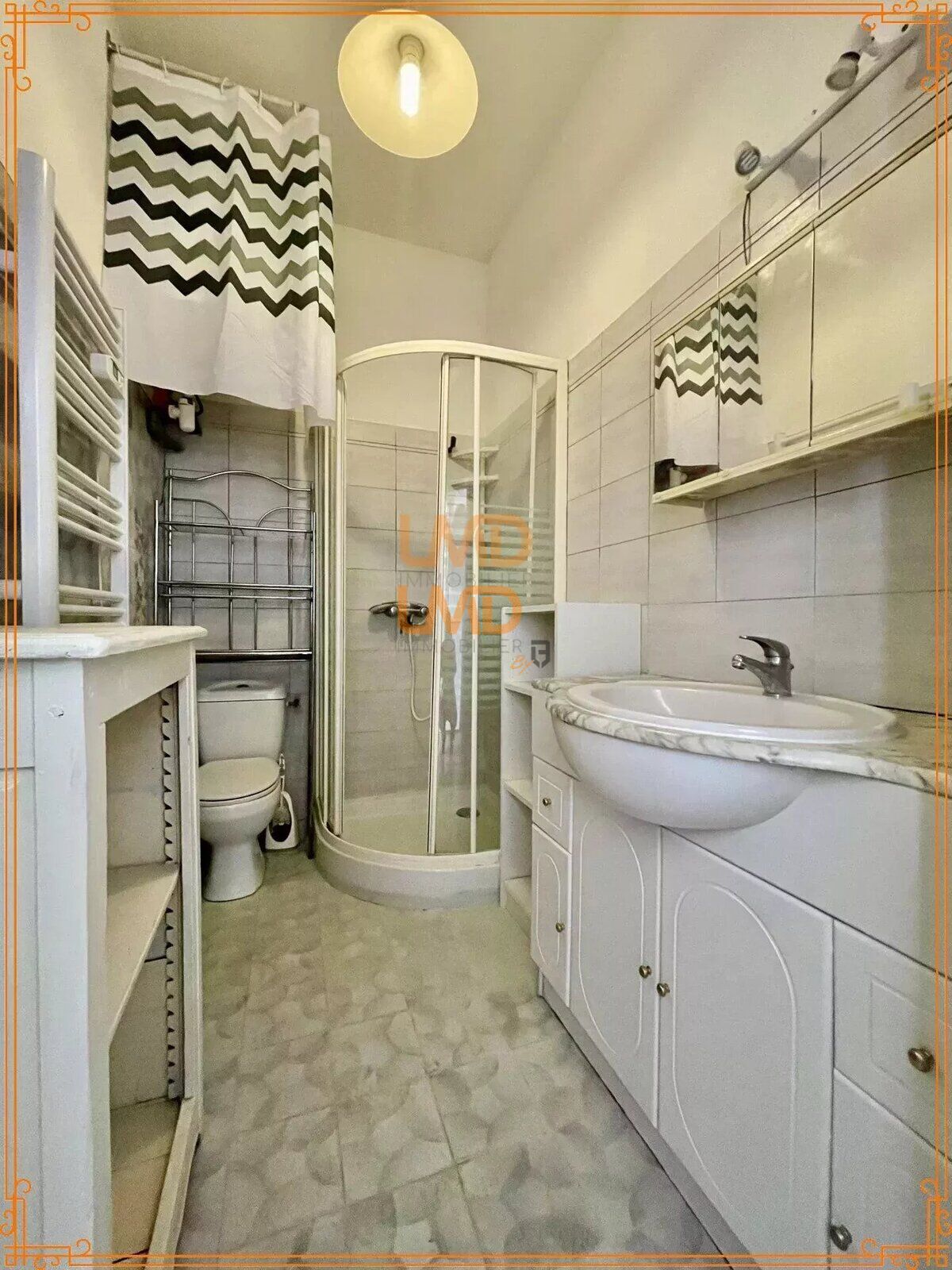 Maison de maître : 1 sudio - 2 cours – garage - 9cea7015-8e3c-40ac-a16b-c4c7f0dfd677