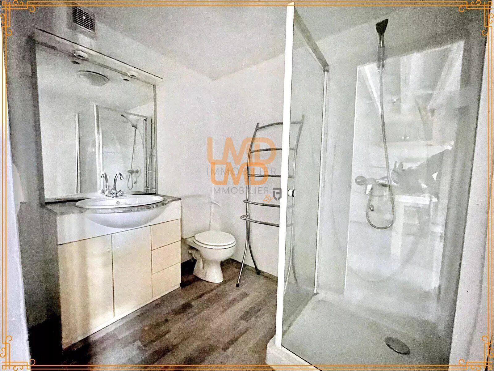 Maison de maître : 1 sudio - 2 cours – garage - aa3ad637-c3bd-41de-8b37-325579e10f67