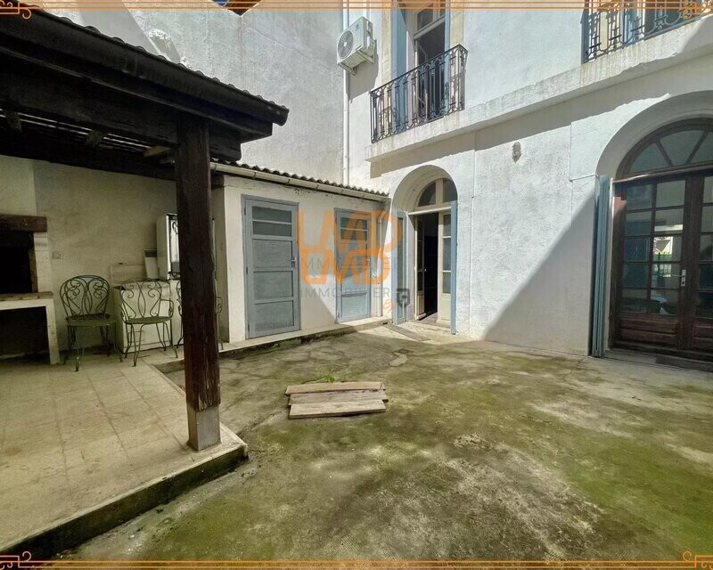 Maison de maître : 1 sudio - 2 cours – garage - 48d61000-a6f4-4ca8-b0cb-b00c93ea2f9d
