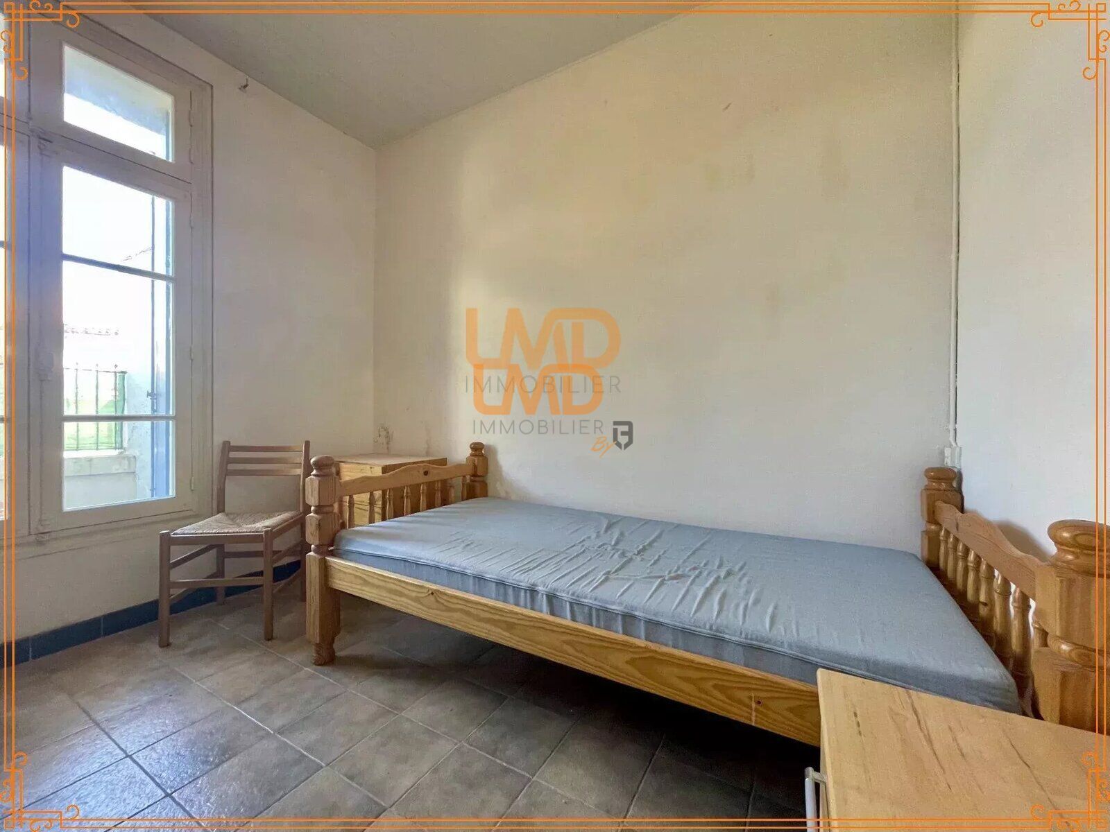 Maison de maître : 1 sudio - 2 cours – garage - 86903f2f-e307-4aff-8e7a-780b2ba05dac