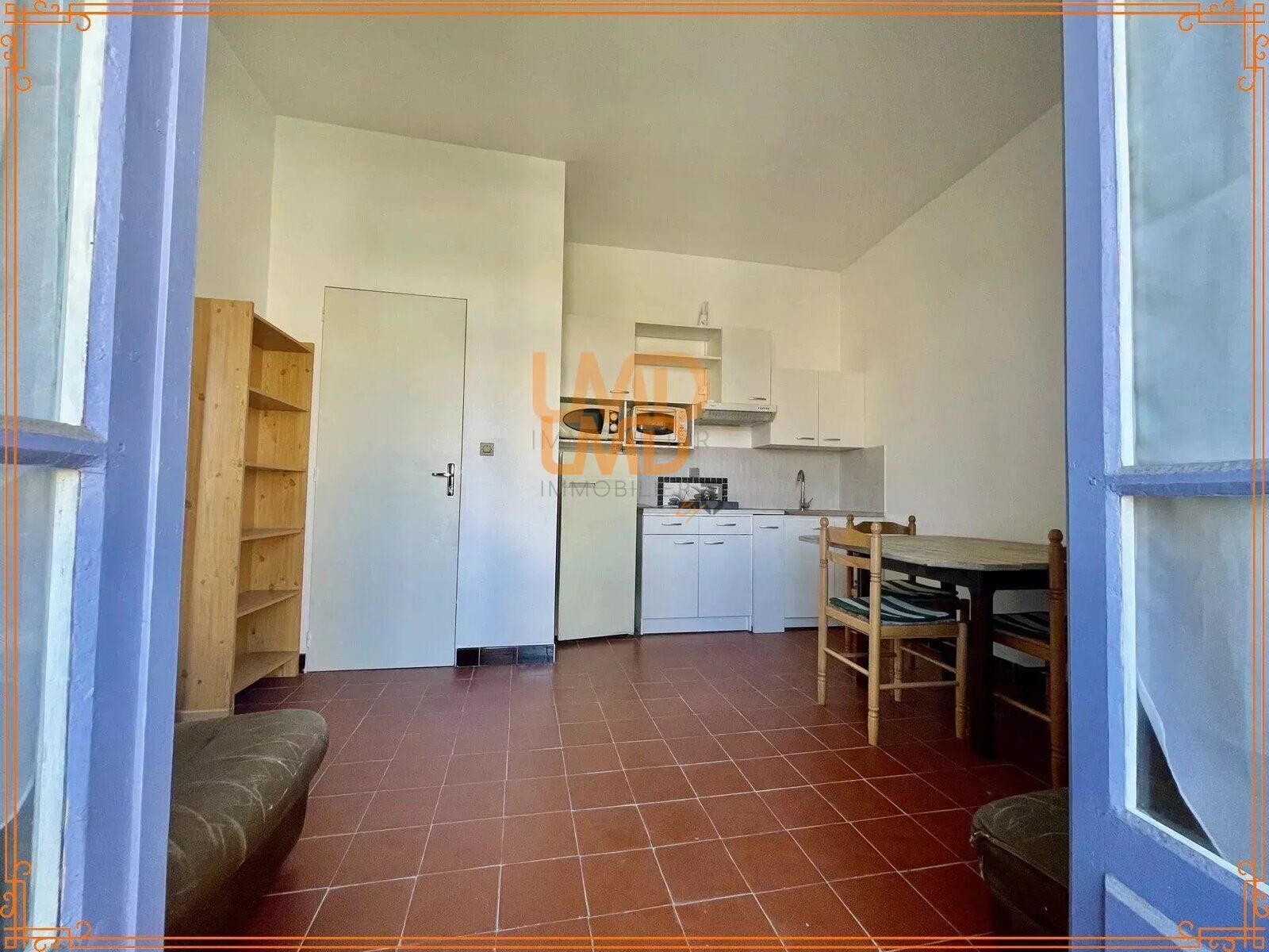 Maison de maître : 1 sudio - 2 cours – garage - b621b55a-1547-4b0e-a4c6-599cc612fff8