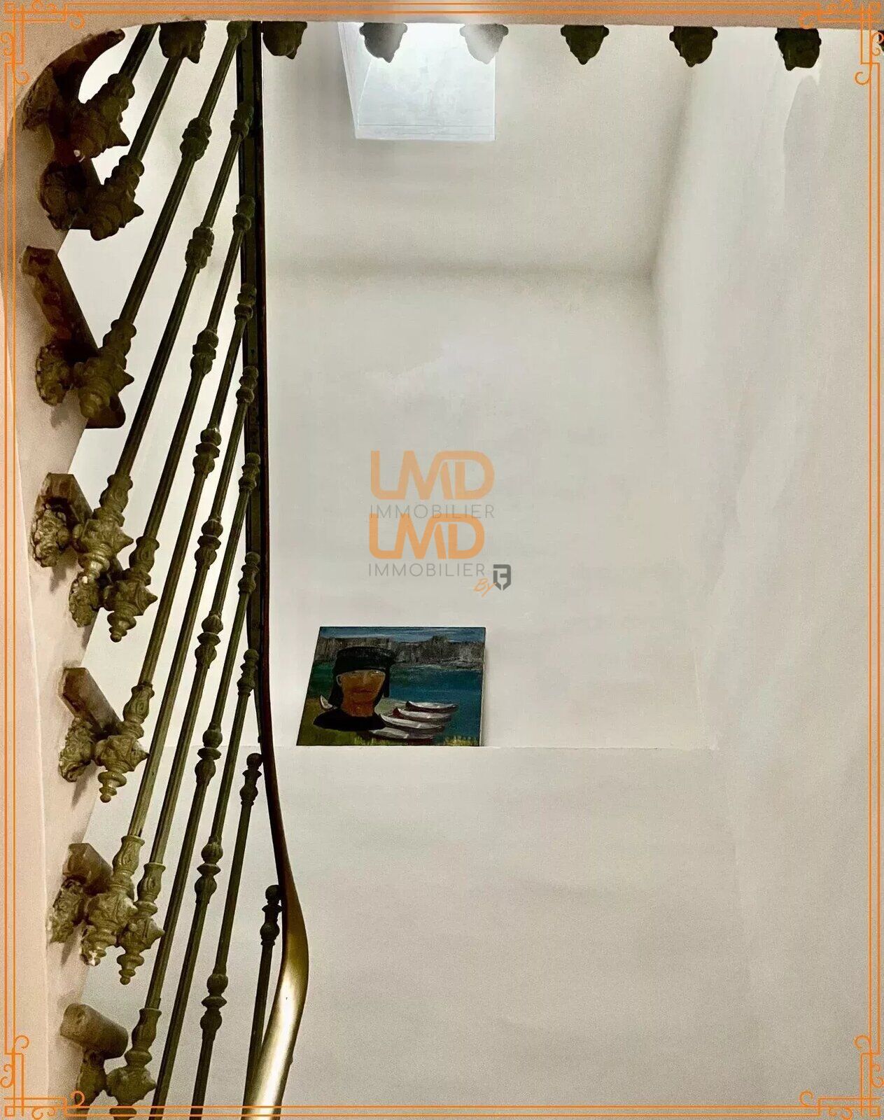 Maison de maître : 1 sudio - 2 cours – garage - 74076af1-d93d-444b-83f6-9b0775034a31