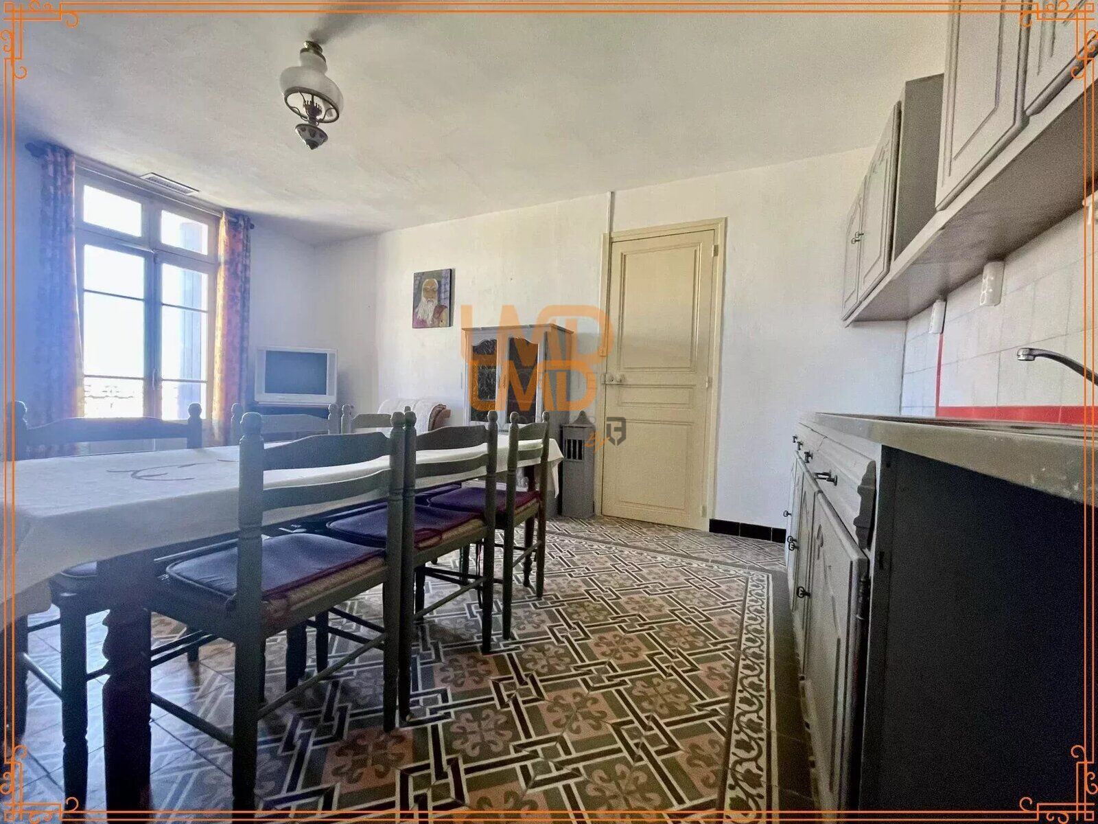 Maison de maître : 1 sudio - 2 cours – garage - 9f5f595a-6e95-4a36-bb7a-b6a7b1590988