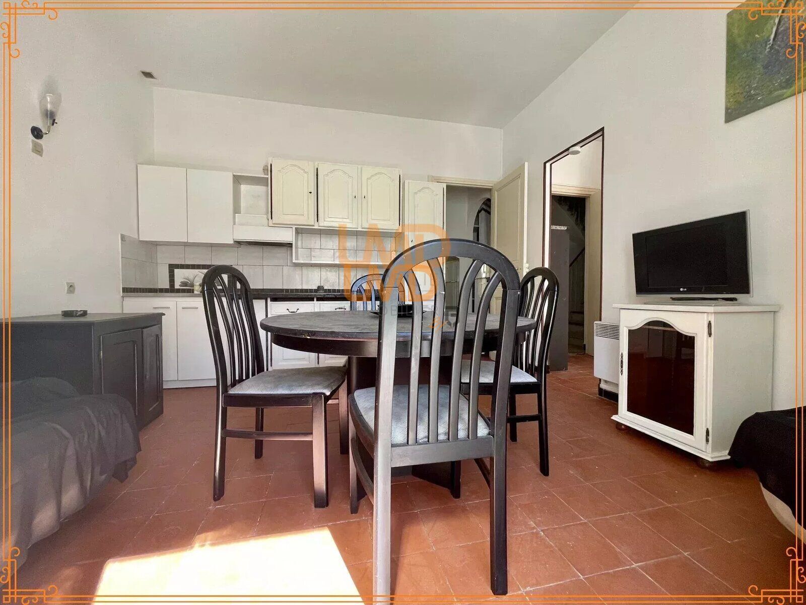 Maison de maître : 1 sudio - 2 cours – garage - 6d80f42c-b665-4f70-99c3-1a890b2e0a22