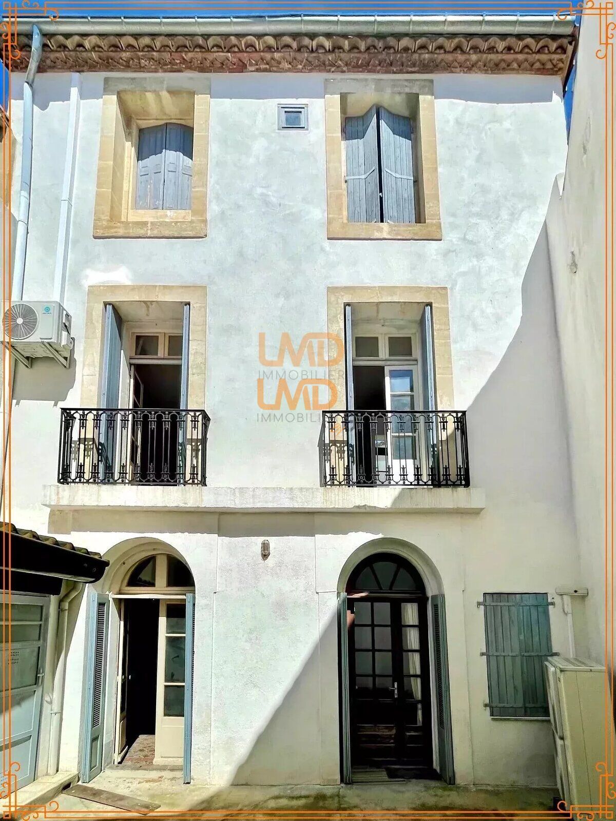 Maison de maître : 1 sudio - 2 cours – garage - 2ae6c6b8-bb78-41ae-8737-1bbc16f3b223