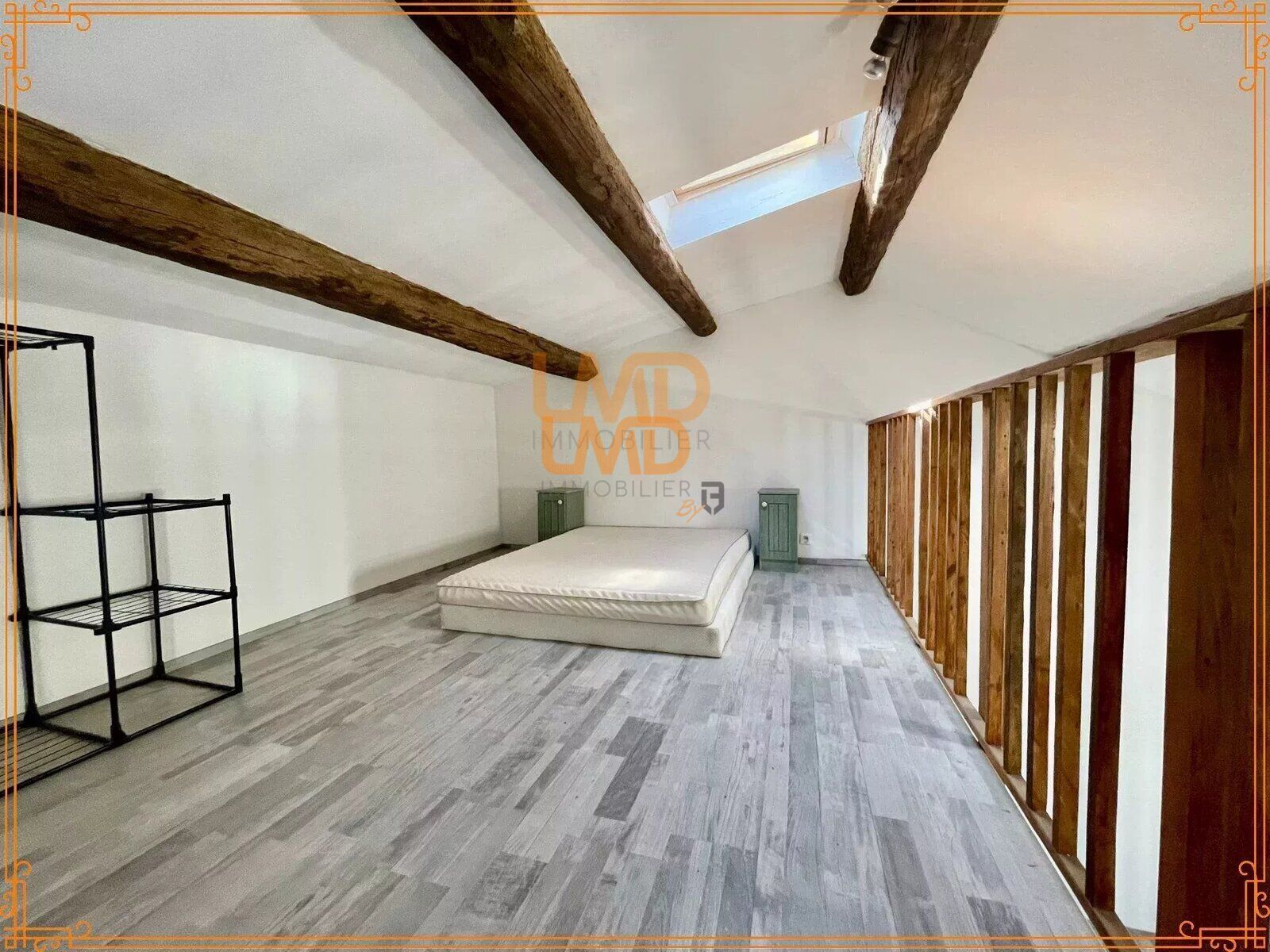 Maison de maître : 1 sudio - 2 cours – garage - a5fcd969-b9e8-45c7-9d10-b895639ad109