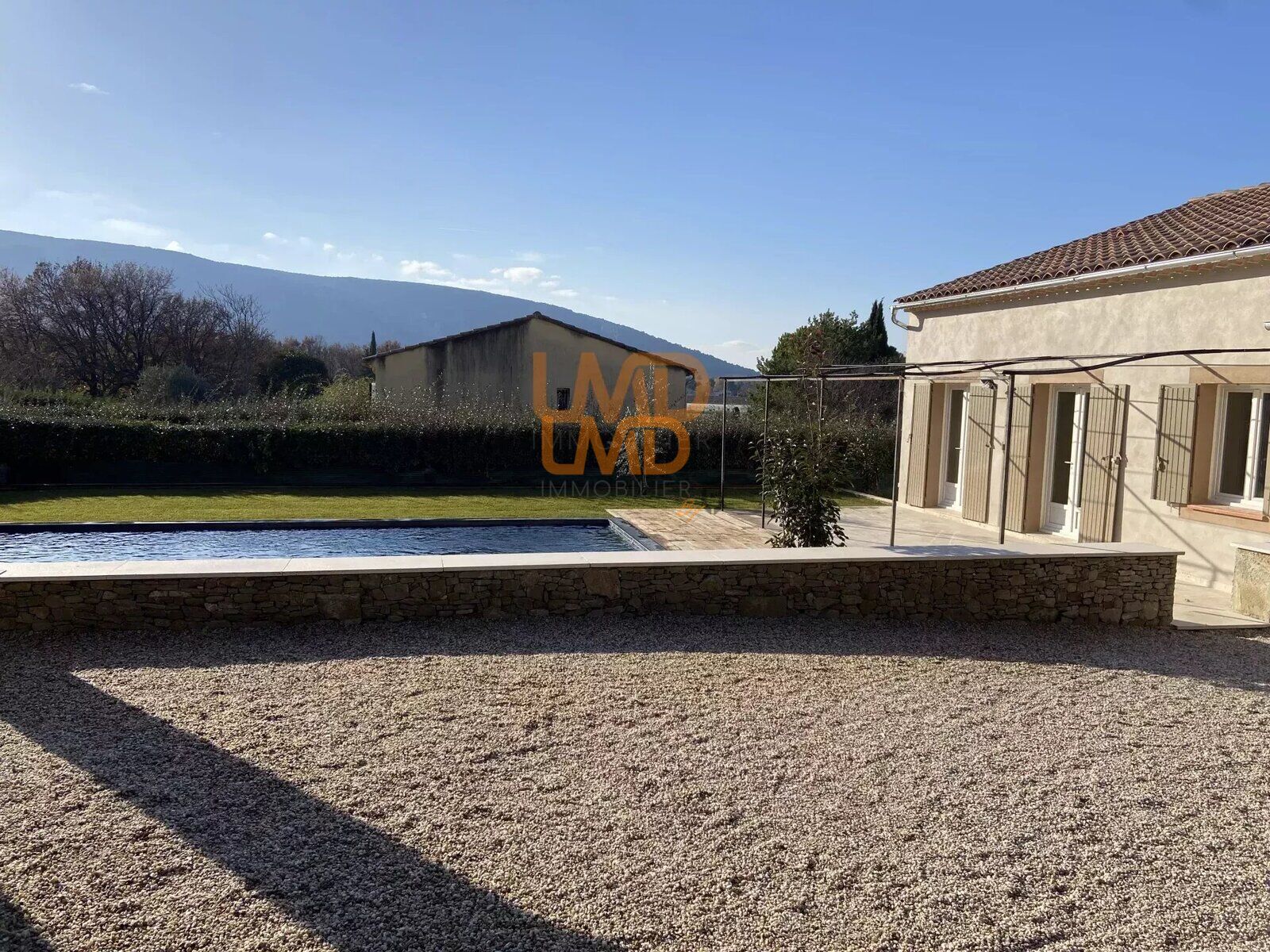 Vue panoramique sur le Luberon - 272e7952-9eab-4beb-8fcc-4d11bd9886a7