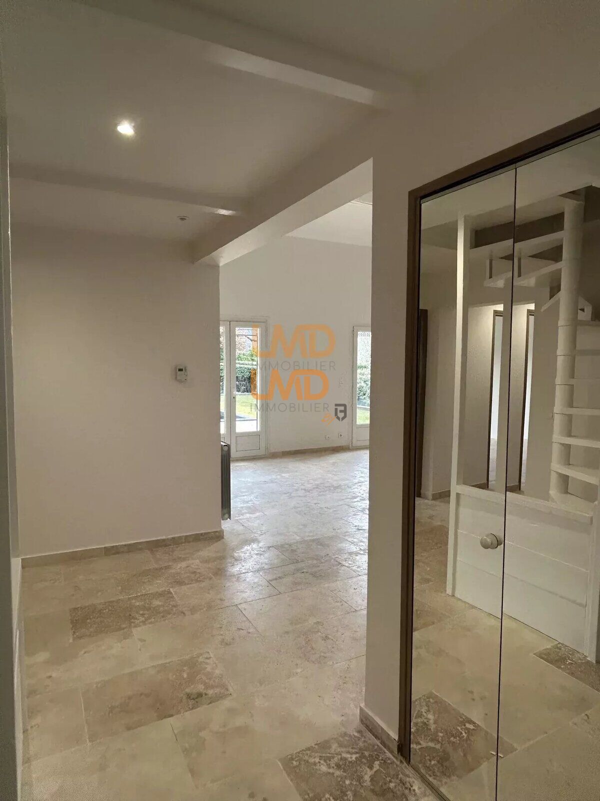 Vue panoramique sur le Luberon - 853dfb15-c2be-448b-8b8d-da01ea469a0e