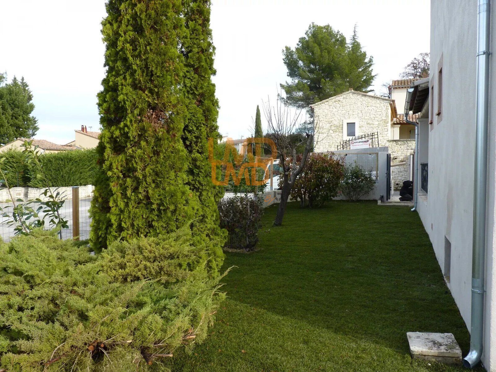 Vue panoramique sur le Luberon - d295b47d-b3a3-4673-887a-d53f30c0c960